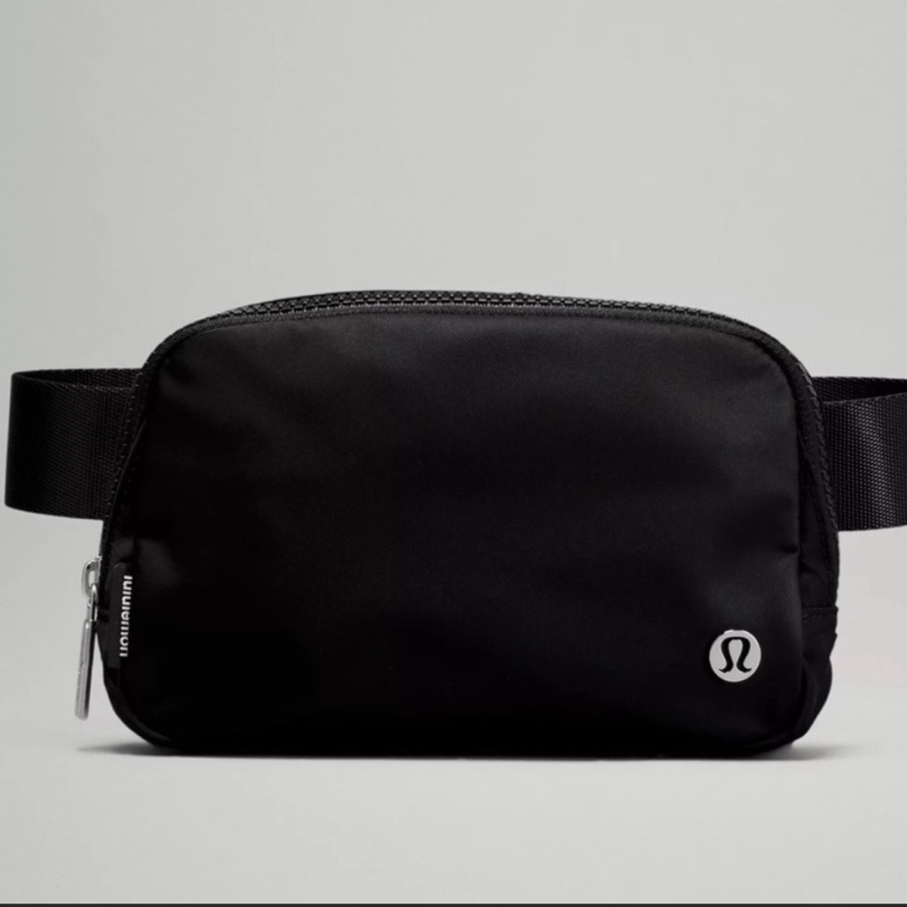 Brand NEW Lululemon Everywhere Belt Bag Black